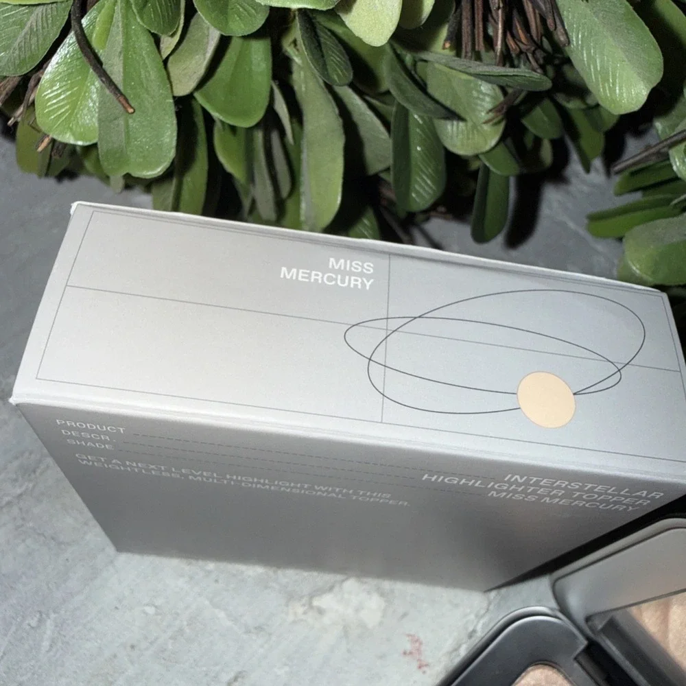 R.E.M. Beauty Interstellar Highlighter Topper Miss‎ Mercury Full Size REM NIB